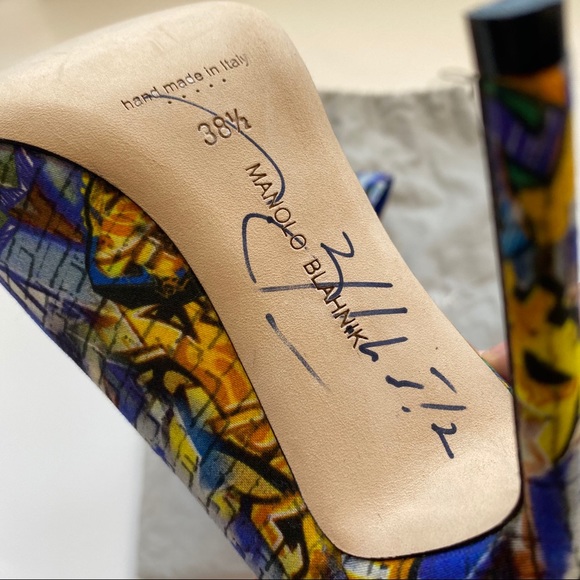 New Autographed Manolo Blahnik BB Graffiti Pumps - Picture 4 of 10